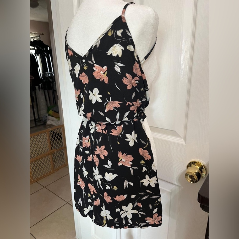 💙SHEIN Women Floral Print Cami Romper in Small Black and Pink - Picture 8 of 10
